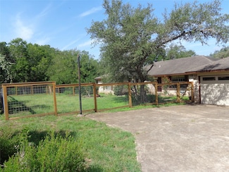 2806 Wren Rd, Manchaca, TX 78652