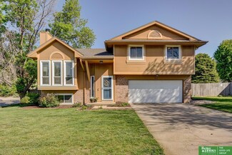 2412 Corn Dr, Papillion, NE 68046