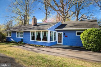 3134 Manor Rd, Falls Church, VA 22042
