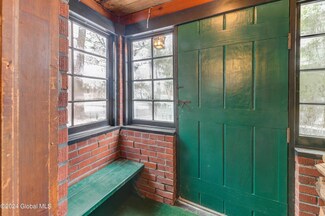 3 Hunter Ln, Troy, NY 12180