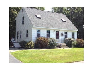 17 Hillcrest Cir, Portland, ME 04103