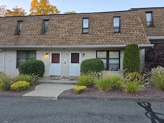 17 Granby Heights, Granby, MA 01033