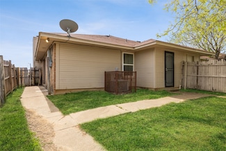 3407 Republic Dr, Forest Hill, TX 76140