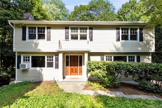 81 Hidden Hollow Ln, Millwood, NY 10546