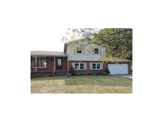 725 Esme Dr, Girard, OH 44420