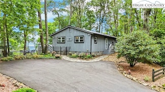 85 Crestwood Cir, Newland, NC 28657