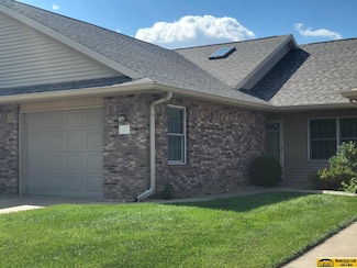 611 Spring View Cir, Beatrice, NE 68310
