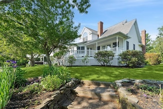 284 Royal Ave, Riverhead, NY 11901