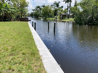 25 Estate Dr, North Fort Myers, FL 33917