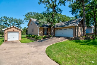 413 Cocopa Dr, Gainesville, TX 76240