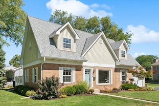 105 E Prairie Ave, Wheaton, IL 60187