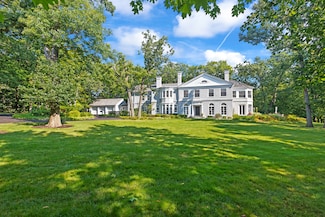 855 Sheridan Rd, Highland Park, IL 60035