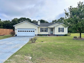 112 Burrell Ln, Richlands, NC 28574