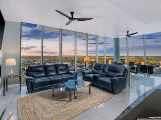 610 E Market St Unit 2818, San Antonio, TX 78205