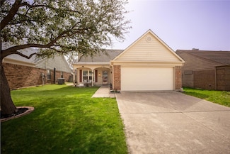3824 Huckleberry Dr, Fort Worth, TX 76137