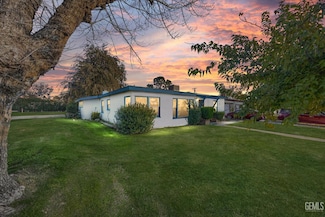 2016 Airport Dr, Bakersfield, CA 93308