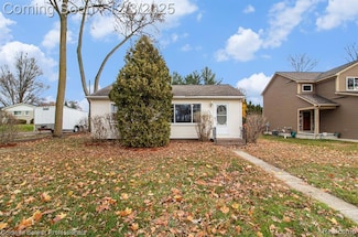 5010 Cass Elizabeth Rd, Waterford, MI 48327