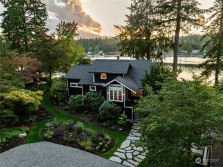16675 Mariner Ave NE, Bainbridge Island, WA 98110