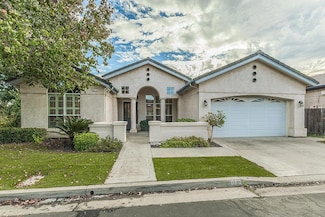 873 E Green Acres Dr, Fresno, CA 93720