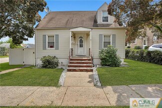 592 Garden Ave, Woodbridge, NJ 07095