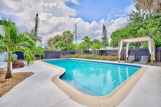 37 NE 24th St, Wilton Manors, FL 33305