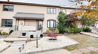 39 Hemlock Ct Unit 152, Staten Island, NY 10309