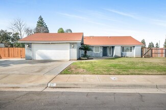 40 Orangewood Ave, Clovis, CA 93612