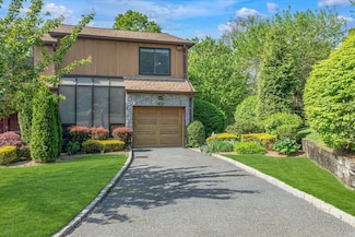 139 The Crescent, North Hills, NY 11577