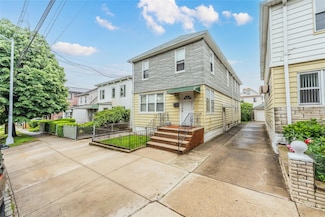 45-18 164th St, Flushing, NY 11358