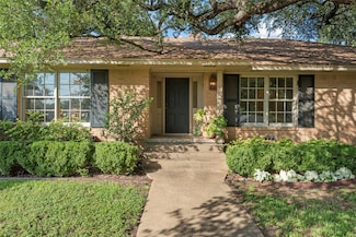 2524 Wooddale Cir, Waco, TX 76710