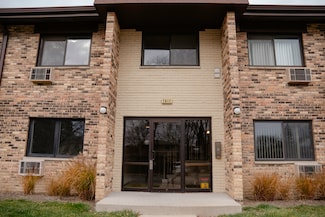 2612 N Windsor Dr Unit 201, Arlington Heights, IL 60004