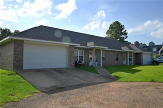 1040 Jennifer's Place, Pineville, LA 71360