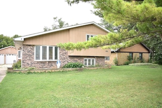 388 Elmhurst St, Wood Dale, IL 60191