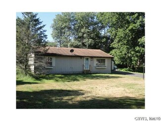 2018 County Line Rd, Phoenix, NY 13135