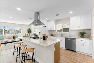 15542 Mayflower Ln, Huntington Beach, CA 92647