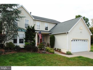 91 Hamilton Lakes Dr, Trenton, NJ 08619