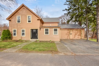 63 Park St, Hudson, MA 01749