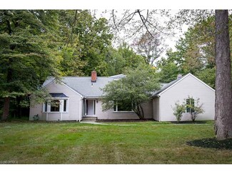 170 Meadowhill Ln, Chagrin Falls, OH 44022