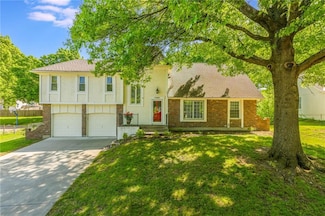 11801 Avila Dr, Kansas City, MO 64114