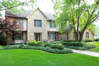 560 81st St, Burr Ridge, IL 60527