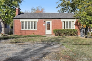 4519 Ringer Rd, Saint Louis, MO 63129