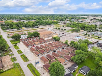 5716 Pickfair St Unit 14-27, Houston, TX 77026