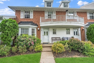 38 The Mews, Syosset, NY 11791