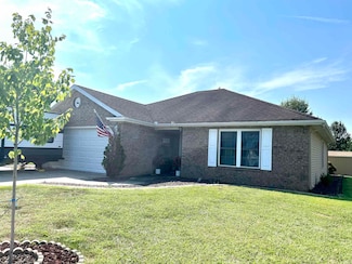 209 W Savannah Dr, Huntingburg, IN 47542