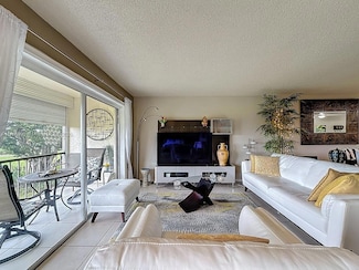 9411 N Hollybrook Lake Dr Unit 304, Pembroke Pines, FL 33025