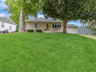 602 E 22nd St S, Newton, IA 50208