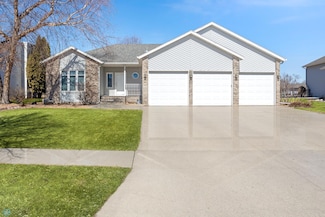 3221 42nd Ave S, Fargo, ND 58104