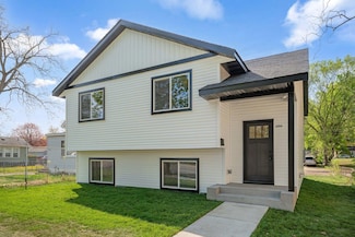 1094 7th St E, Saint Paul, MN 55106
