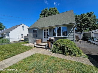 15 Hopkins Terrace, Keansburg, NJ 07734