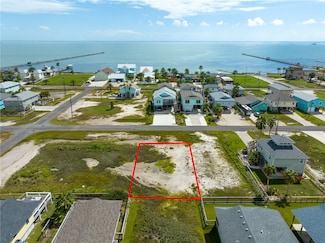 911 S Magnolia St, Rockport, TX 78382